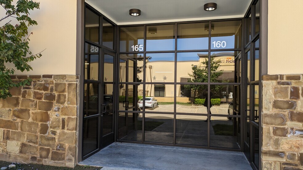 More Photos Of 275 SE Inner Loop, Georgetown Freestanding For Lease