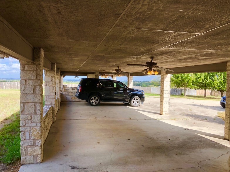 More Photos Of 8101 Coulver Rd, Austin Mixed Retail For Lease