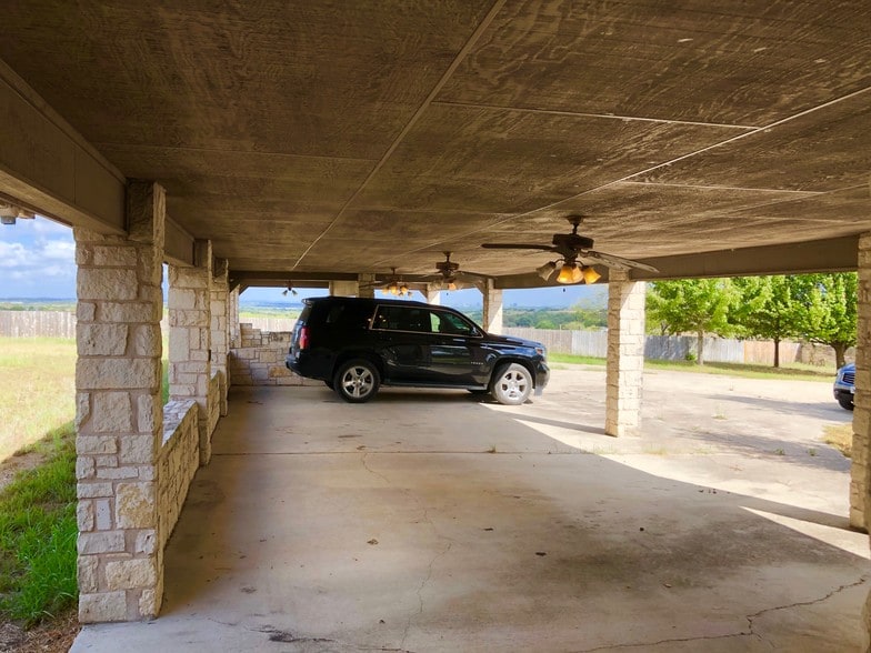 More Photos Of 8101 Coulver Rd, Austin Mixed Retail For Lease