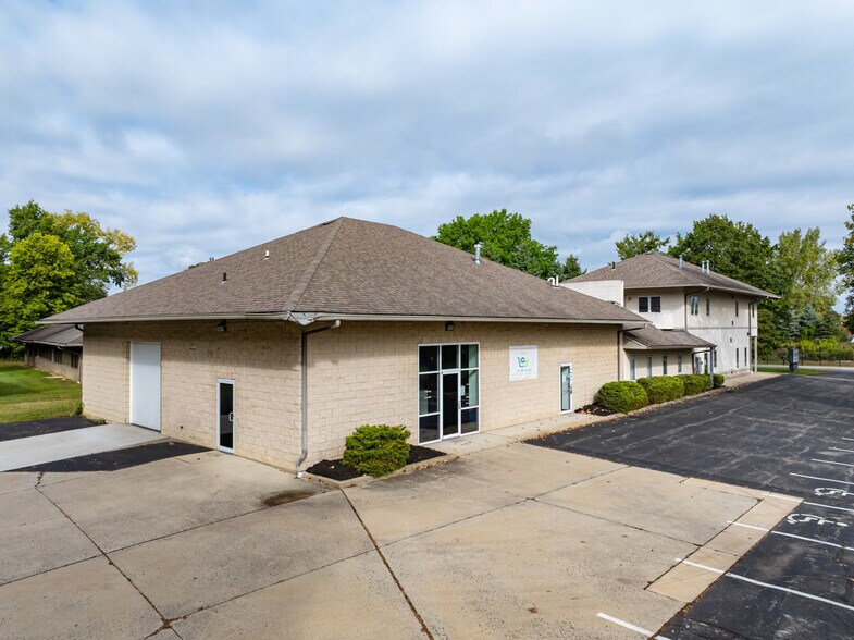More Photos Of 171 Green Meadows Dr S, Lewis Center Office Residential For Sale