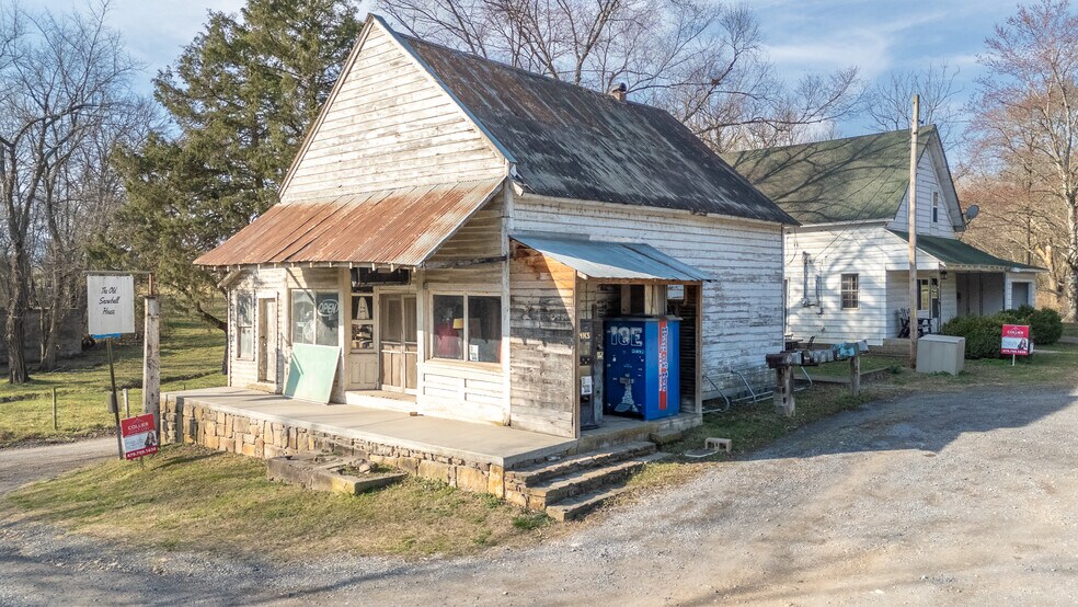 More Photos Of 128 River Rd, Marshall General Retail For Sale