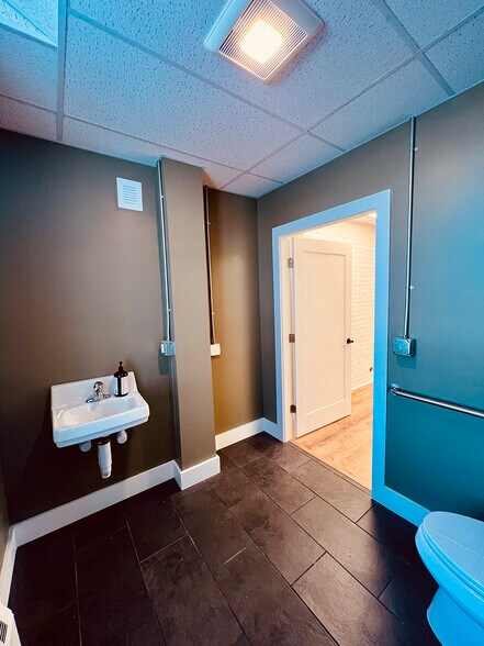 More Photos Of 42 Central St, Newport Apartments For Lease