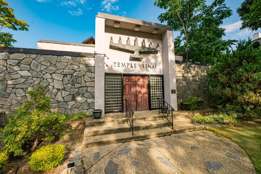 More Photos Of 270 Clocks Blvd, Massapequa Religious Facility For Sale