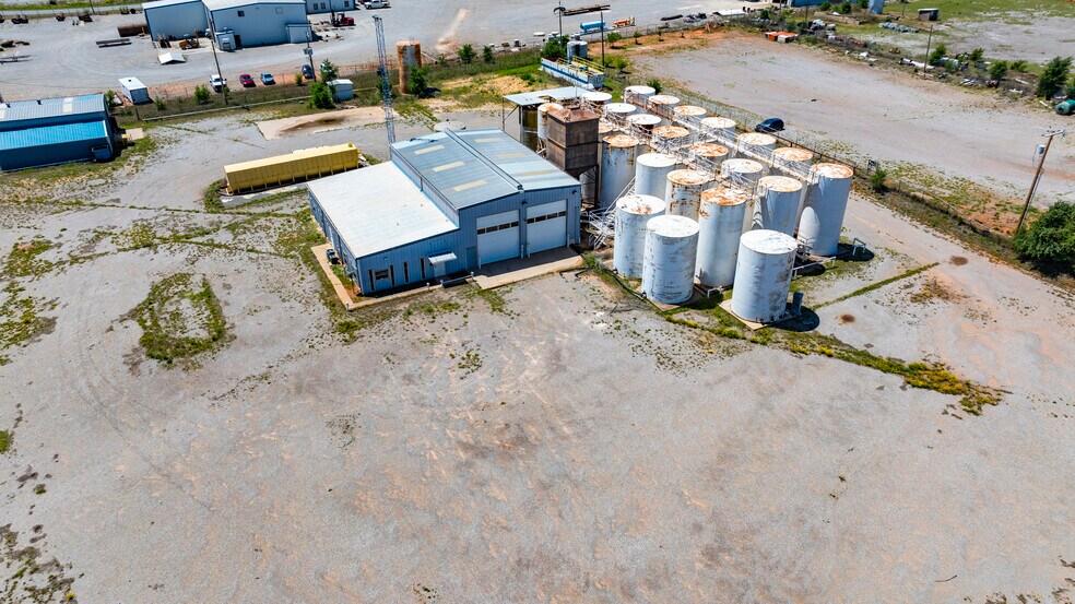 More Photos Of 520 Robison dr, Elk City Industrial For Sale