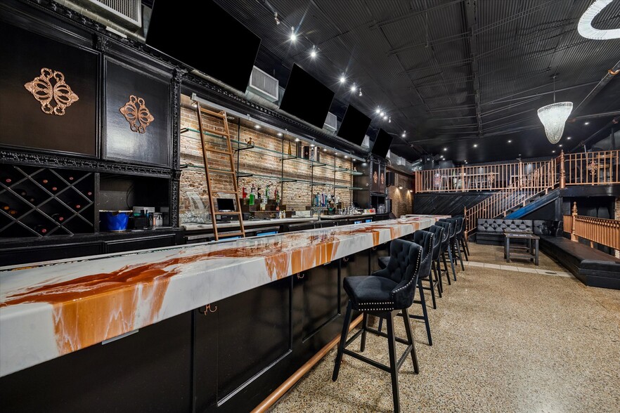 More Photos Of 110 Main St, Houston General Retail For Lease