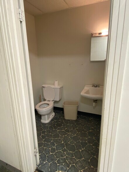More Photos Of 715 E Atlantic St, South Hill Unknown For Lease