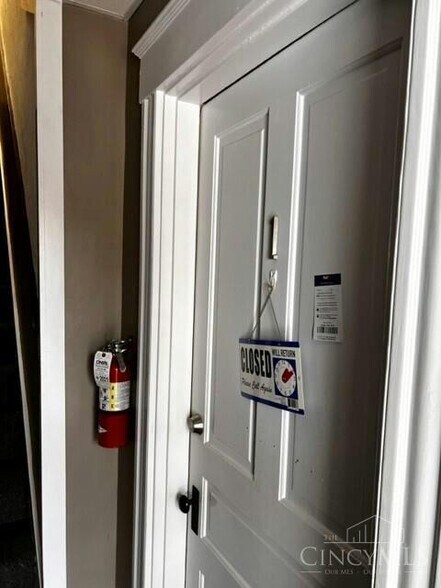 More Photos Of 1590 W Galbraith Rd, Cincinnati Office For Sale