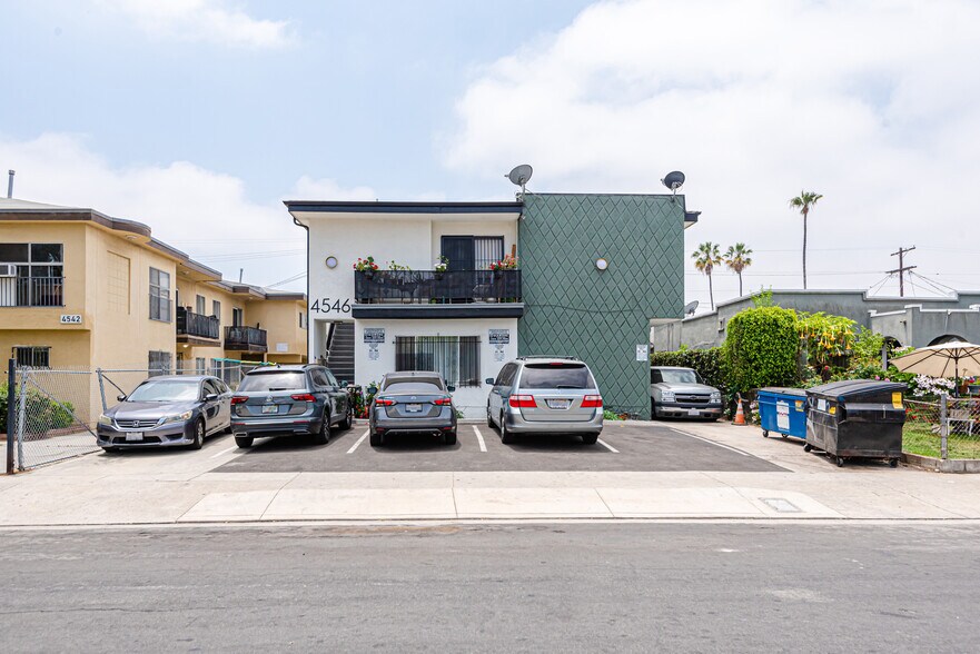 More Photos Of 4546 W 17th St, Los Angeles Apartments For Sale
