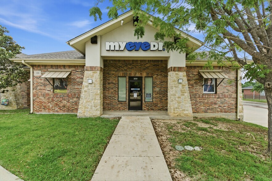 More Photos Of 2570 Northshore Blvd, Flower Mound Office For Sale