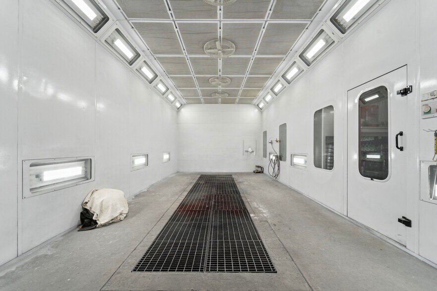 More Photos Of 14-16 S Wycombe Ave, Lansdowne Auto Repair For Sale