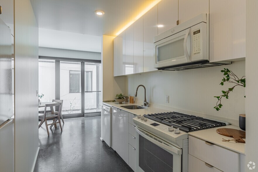 More Photos Of 329 NE Couch St, Portland Coworking Space