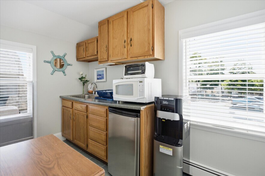 More Photos Of 20 Manor Rd, Smithtown Office For Sale