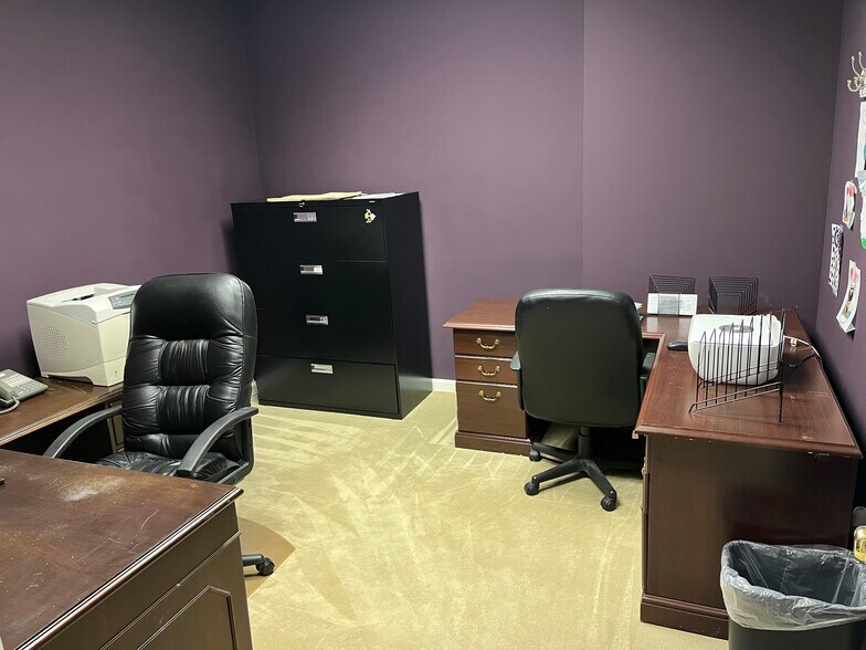 More Photos Of 4651 Roswell Rd NE, Atlanta Office Residential For Lease