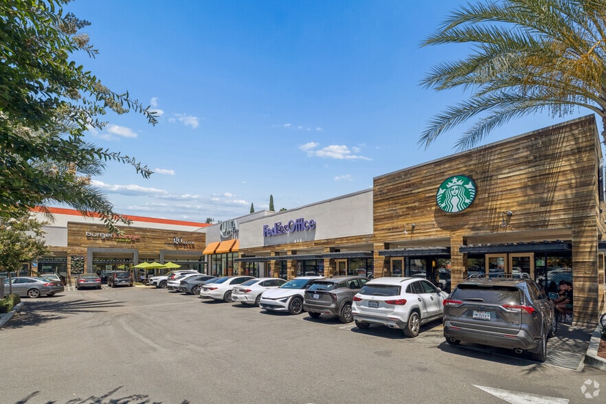 More Photos Of 4500-4550 Van Nuys Blvd, Van Nuys Unknown For Lease