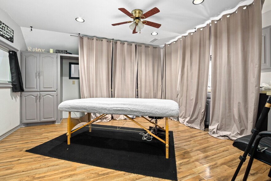 More Photos Of 363 W Main St, Lewisville Medical For Lease