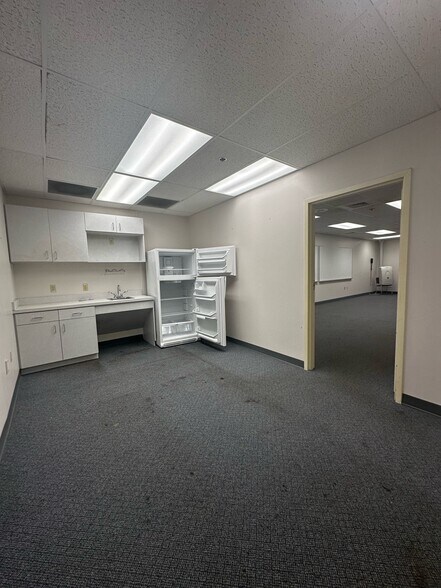 More Photos Of 693 Bloomfield Ave, Bloomfield Office For Sale