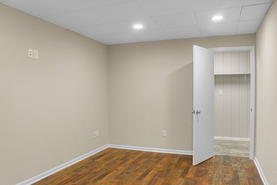 More Photos Of 300 E Gold St, Kings Mountain Office For Lease