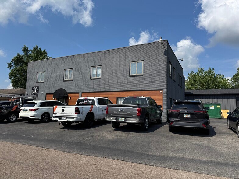 More Photos Of 118-122 Western Ave, Akron Coworking Space