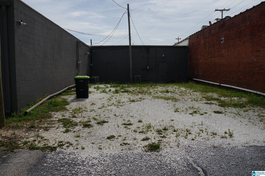 More Photos Of 103-107 N Norton Ave, Sylacauga Storefront For Sale