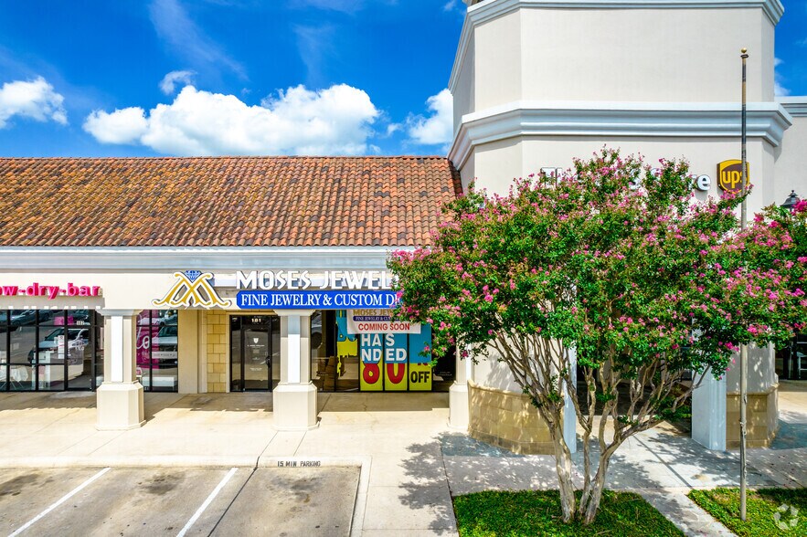 More Photos Of 999 E Basse Rd, San Antonio Unknown For Lease