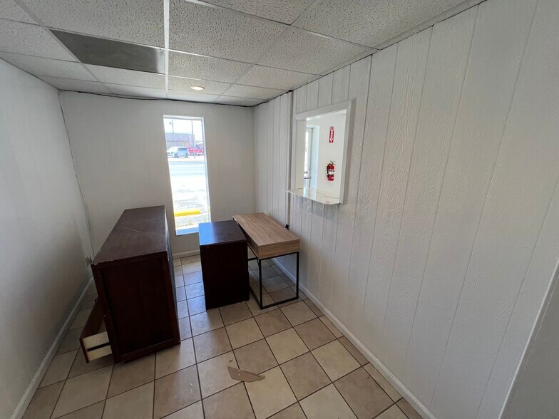 More Photos Of 203 S Main St, Andrews Office For Sale
