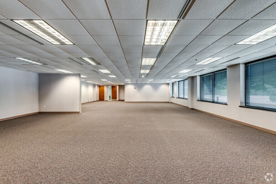 More Photos Of 11800 W Park Pl, Milwaukee Office For Lease