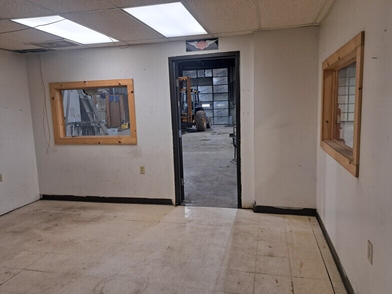 More Photos Of 4602 N US Highway 63, West Plains Flex For Sale