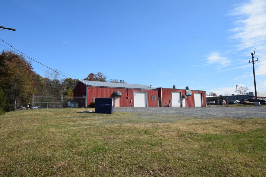 More Photos Of 10310 Rozzelles Ferry Rd, Charlotte Specialty For Sale