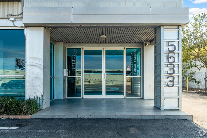 More Photos Of 5625-5633 Southwest Fwy, Houston Unknown For Lease