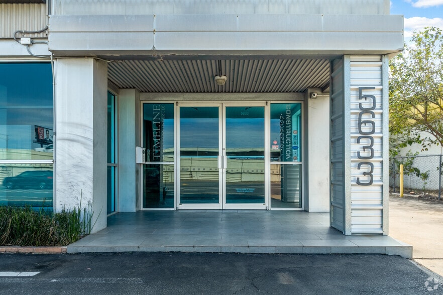 More Photos Of 5633 Southwest Fwy, Houston Freestanding For Lease