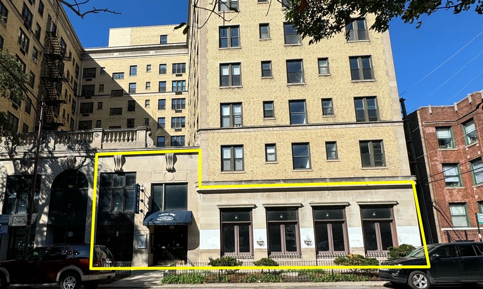 Primary Photo Of 1146 W Pratt Blvd, Chicago Restaurant For Lease