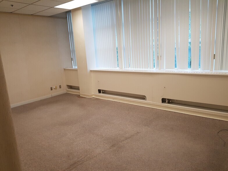 More Photos Of 60 Front St, Nanaimo Office For Lease