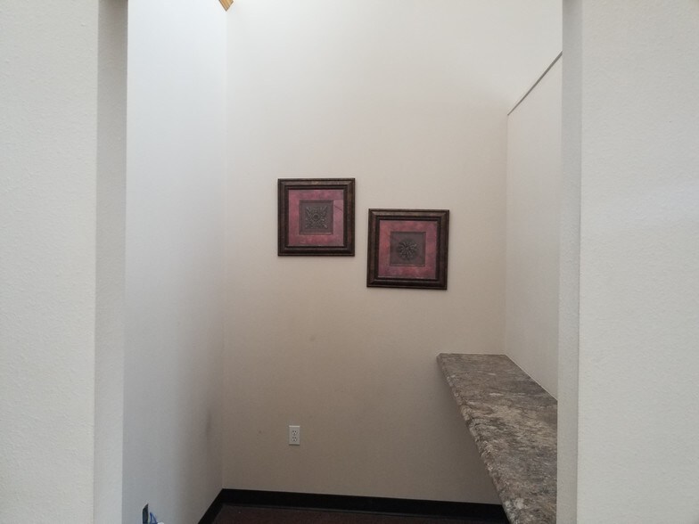 More Photos Of 124 E Miracle Strip Pky, Mary Esther Office For Lease