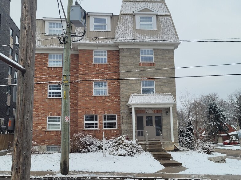More Photos Of 172 Regina St N, Waterloo Apartments For Sale