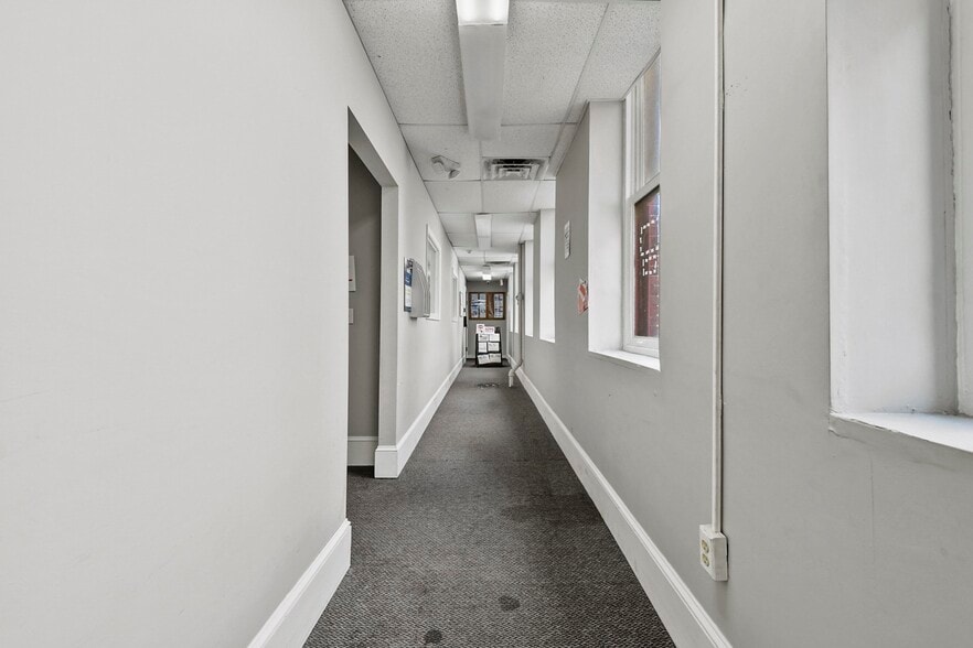 More Photos Of 5 Dover St, New Bedford Office For Lease