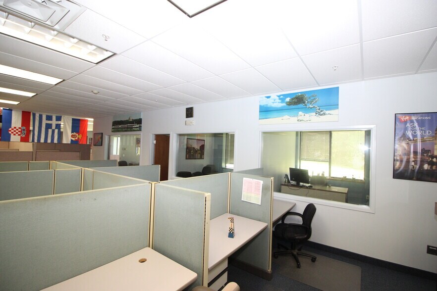 More Photos Of 455 Maryland Dr, Fort Washington Light Manufacturing For Sale