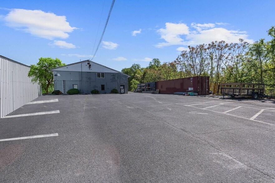 More Photos Of 1100 Batavia Farm Rd, Rosedale Warehouse For Sale