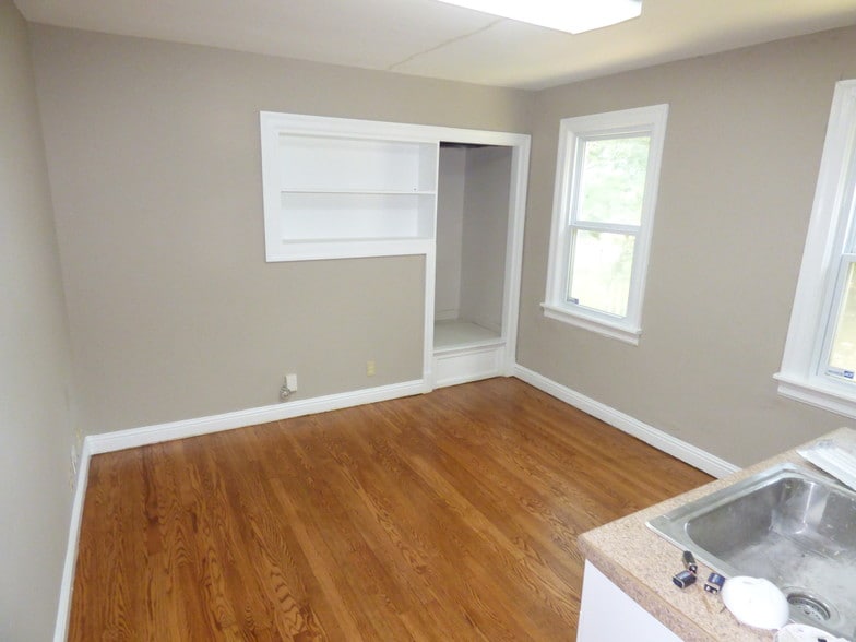 More Photos Of 8135 Manchester Rd, Saint Louis Office Residential For Sale