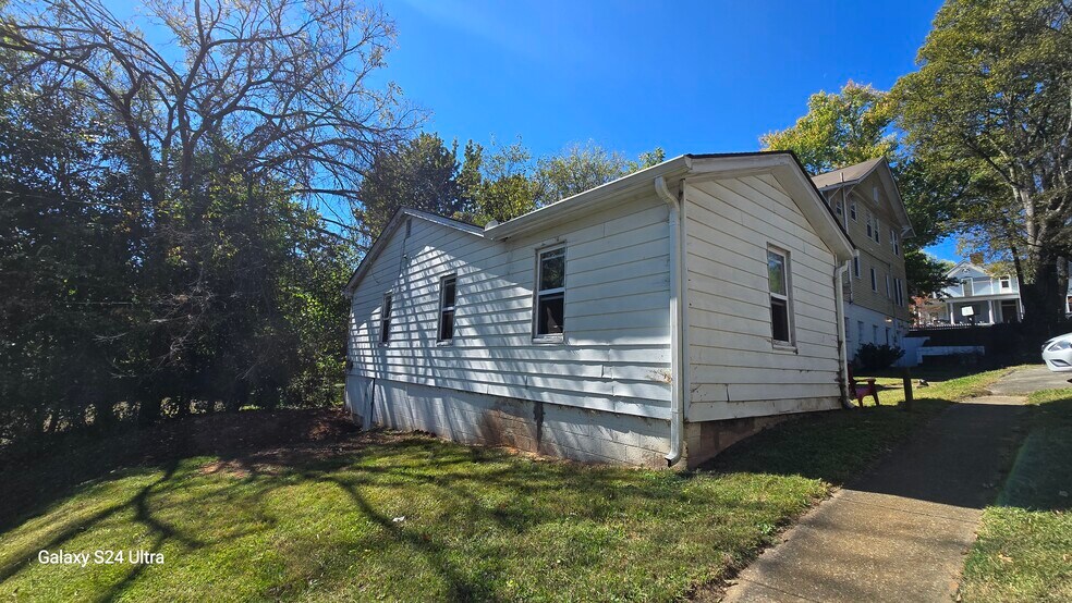 More Photos Of 1412-1418 Armstrong Ave, Knoxville Apartments For Sale