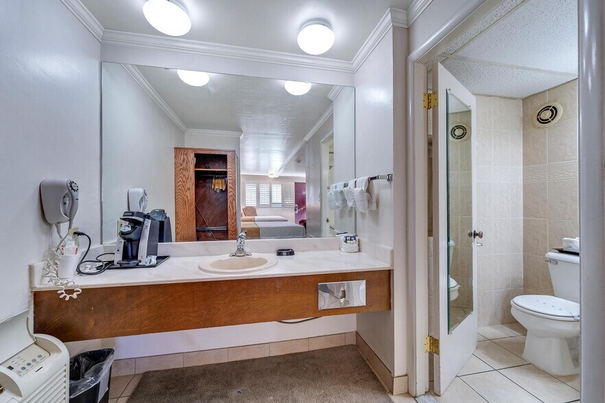 More Photos Of 423 W Main St, Vernal Hotel For Sale