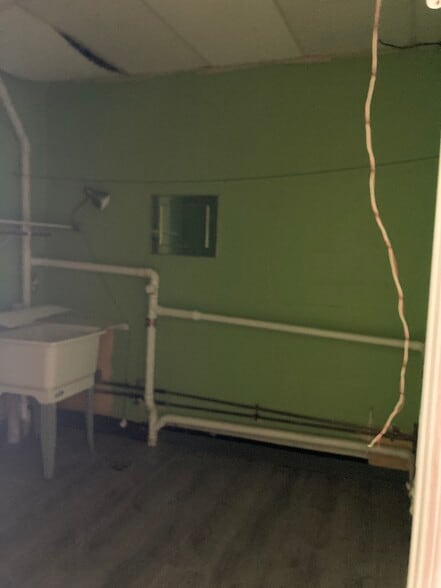 More Photos Of 8515-8519 Manchester Rd, Saint Louis General Retail For Lease