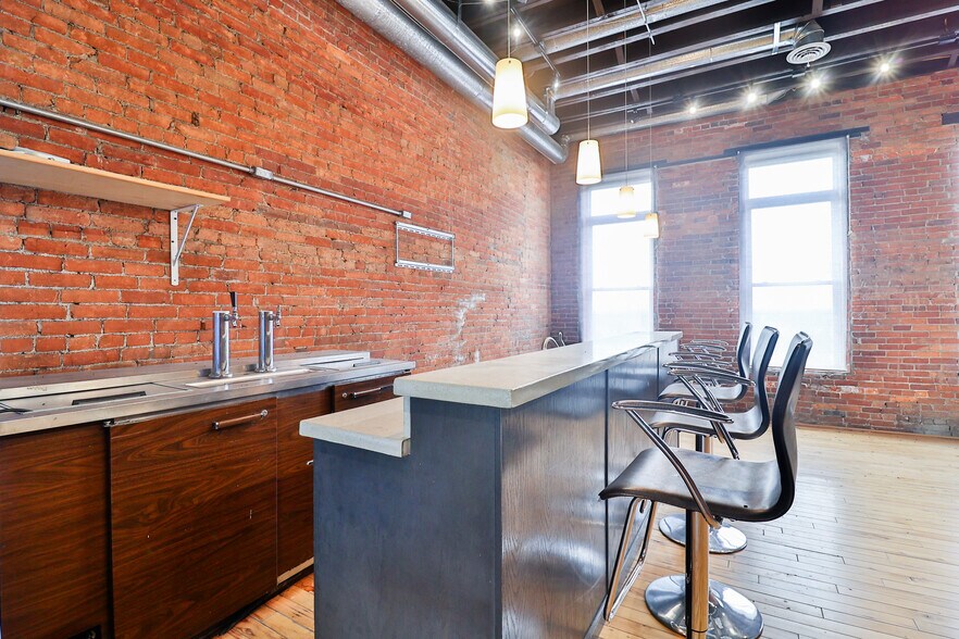 More Photos Of 102-104 W Columbus St, Kenton Office Residential For Sale
