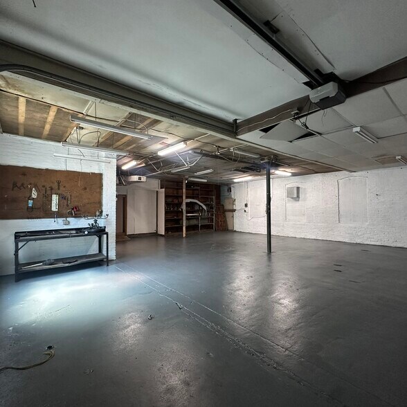 More Photos Of 54 Winter St, Springfield Auto Repair For Sale