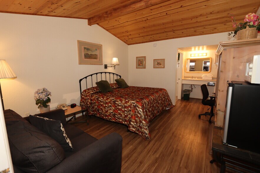More Photos Of 410 Fremont St, Tombstone Hotel For Sale
