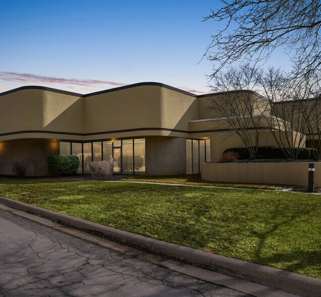 More Photos Of 220-222 E Campus View Blvd, Columbus Office Residential For Lease