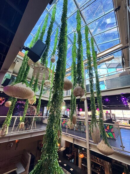 More Photos Of 1916 Baldwin St, Houston Bar For Sale