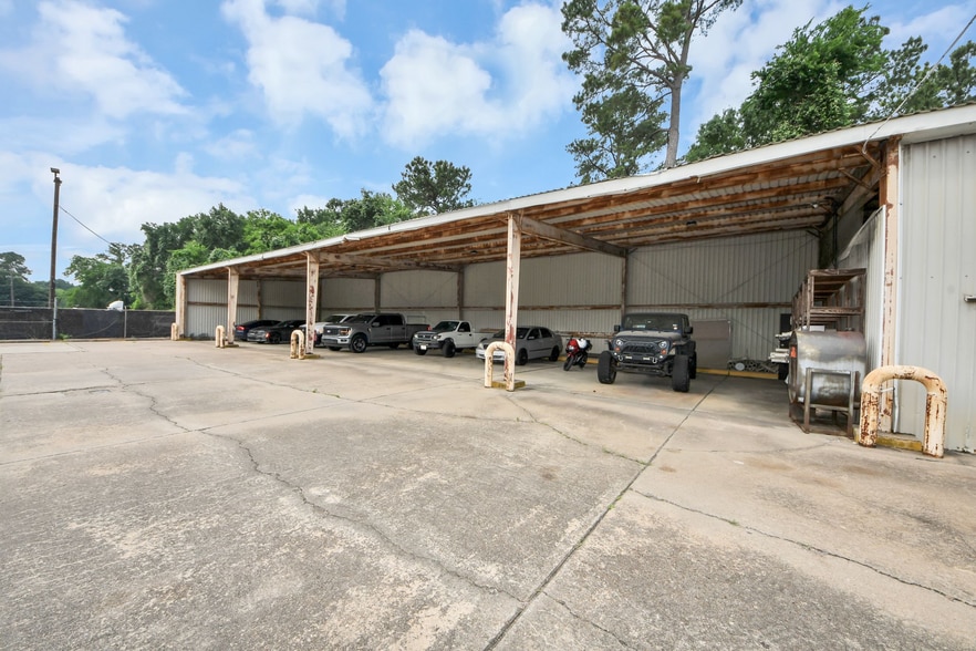More Photos Of 10814 Woodedge Dr, Houston Warehouse For Sale