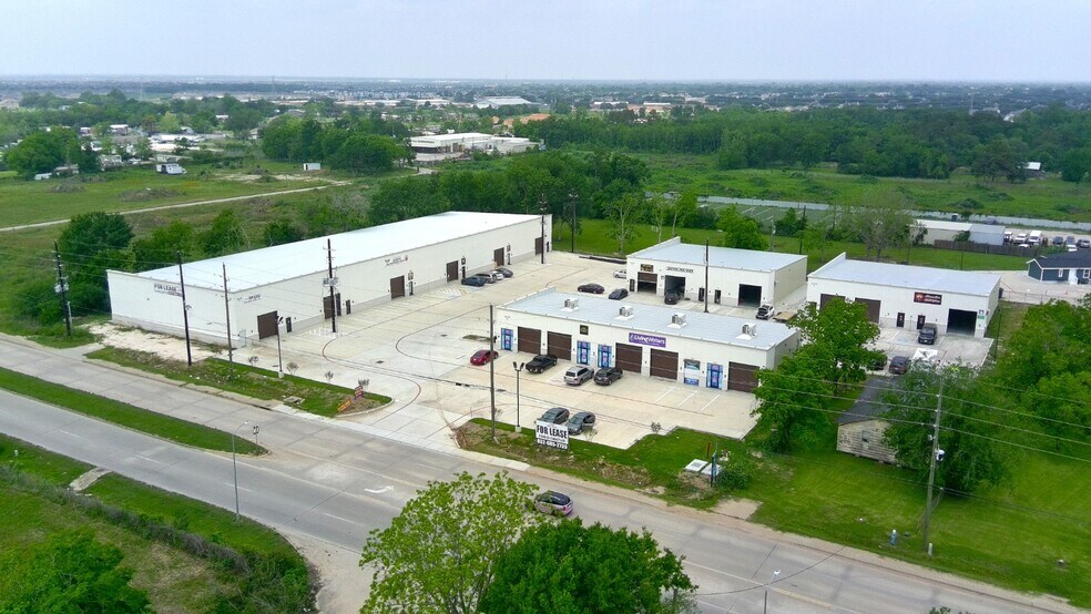 More Photos Of 16230 W Bellfort St, Sugar Land Warehouse For Lease