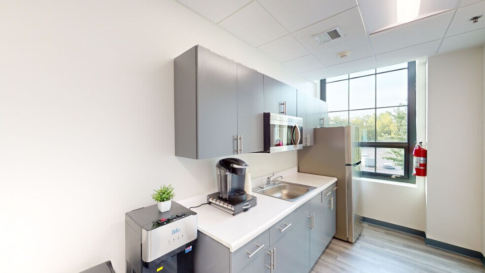 More Photos Of 141 Tompkins Ave, Pleasantville Coworking Space