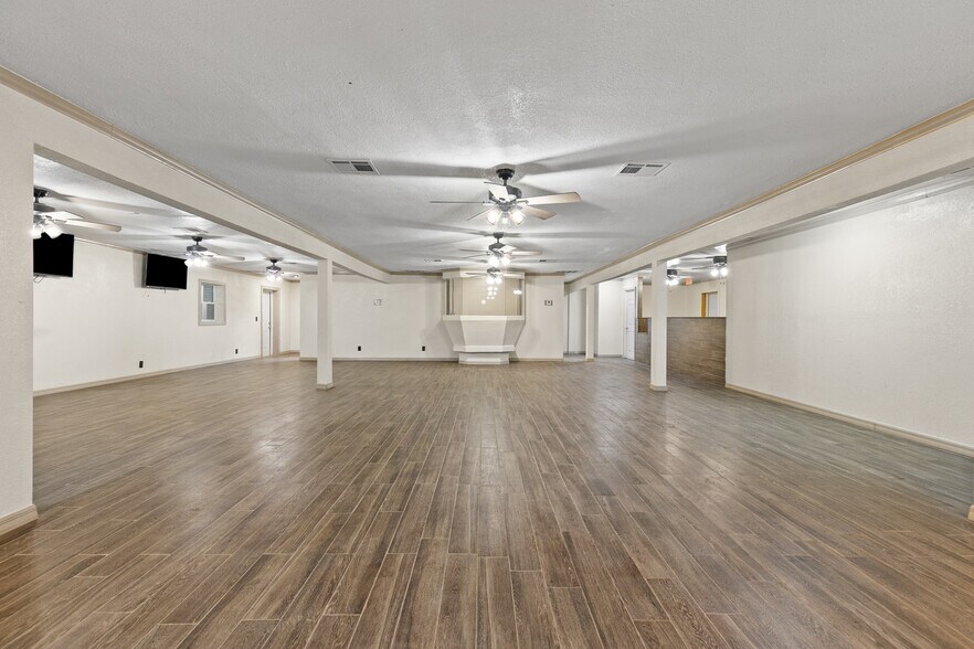 More Photos Of 918 S Adelle Ave, Deland Restaurant For Sale